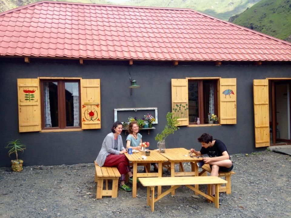 Hotel Sno House Kazbegi Esterno foto