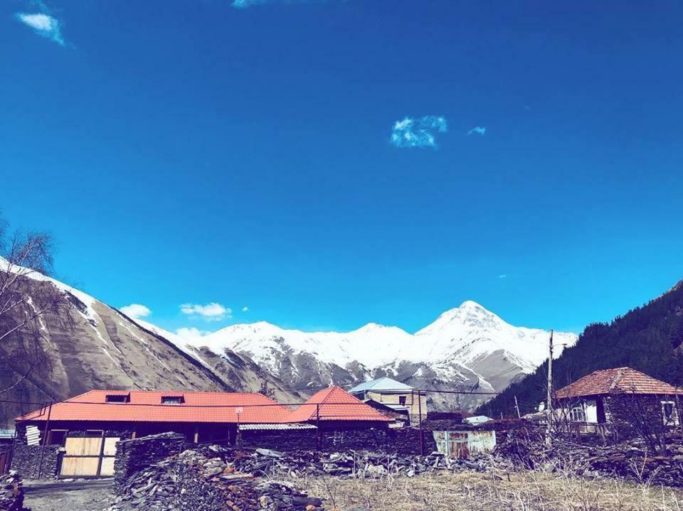 Hotel Sno House Kazbegi Esterno foto