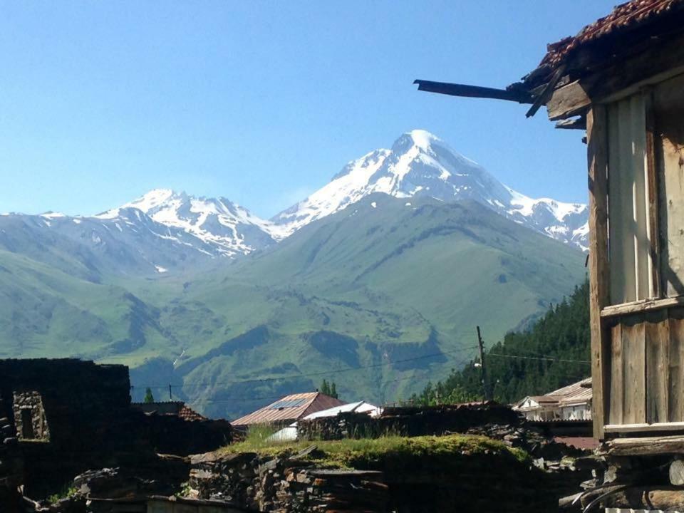 Hotel Sno House Kazbegi Esterno foto