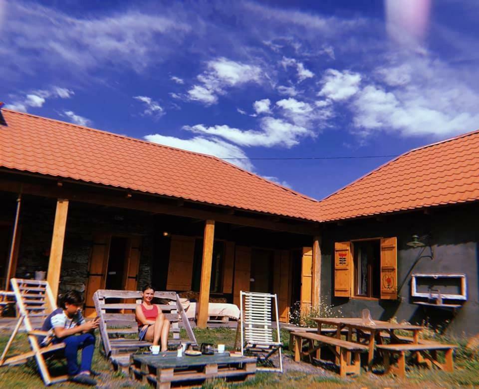 Hotel Sno House In Kazbeg Esterno foto